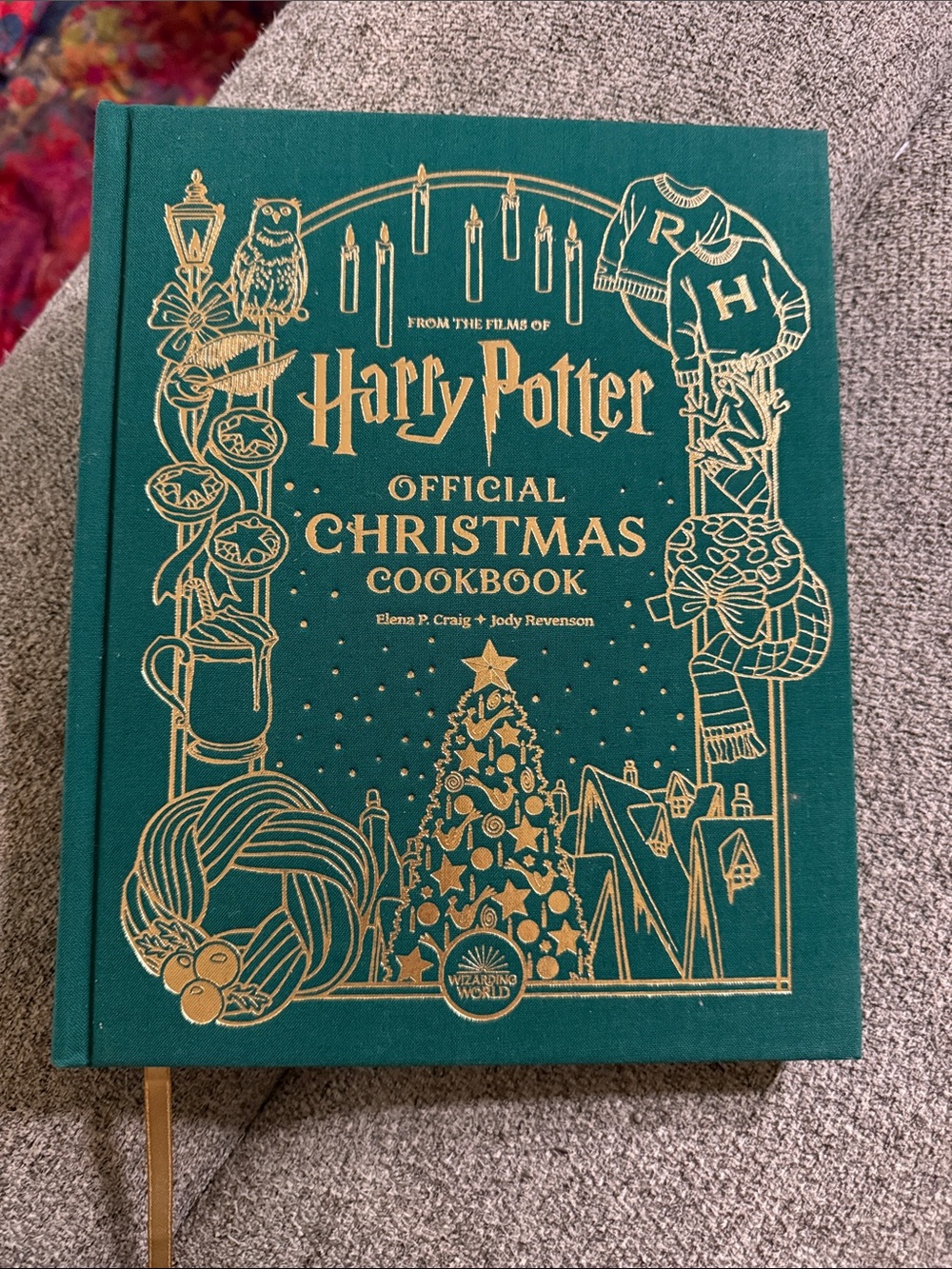 Warner Bros. Harry Potter Official Christmas Cookbook – Green & Gold Hardcover